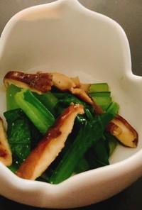 ラー油でピリ辛、小松菜と椎茸の和え物