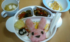 1歳の娘に!うさぎおにぎりプレート