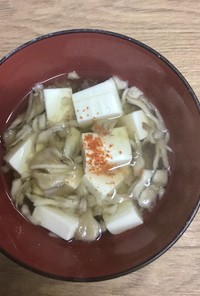 今朝の味噌汁/煎り舞茸と豆腐