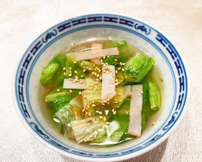 レタスとハムの中華風スープの写真
