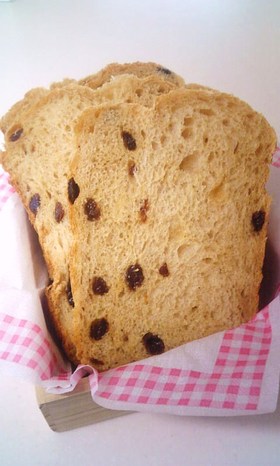 ホエーでもっちり✿黒糖✿レーズン✿食パン