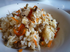 具だくさん!味が染みてる炊き込みごはん
