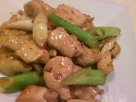 鶏ムネ肉とネギのオイスターソース炒め