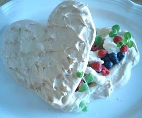 Pavlova風Valentine's Dessertの画像