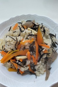 ひじきと高野豆腐の炊込みご飯