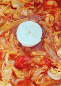 丸ごとカマンベールのカレートマト鍋
