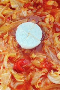 丸ごとカマンベールのカレートマト鍋