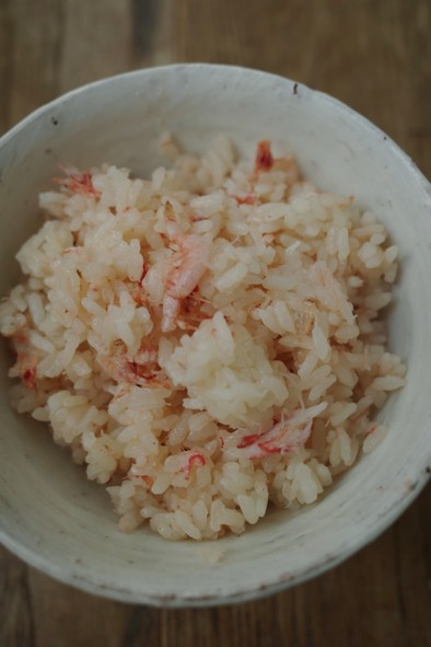 ずわい蟹と桜海老の炊き込みご飯の写真