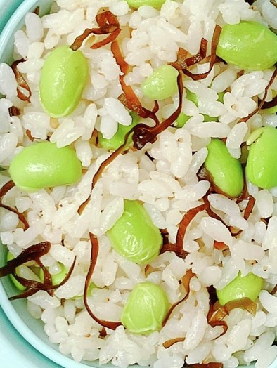お弁当にオススメ♫枝豆塩昆布ゴマ混ぜご飯の写真