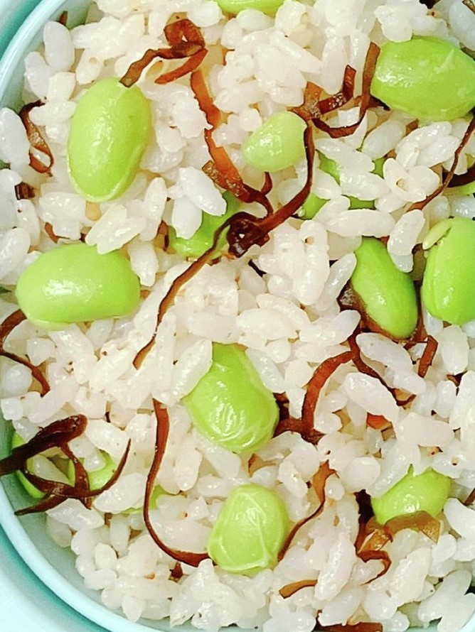 お弁当にオススメ♫枝豆塩昆布ゴマ混ぜご飯の画像