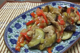 豚肉、茄子、パプリカの黒酢あんかけ