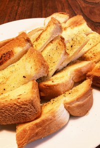 簡単おつまみ食パンでガーリックトースト