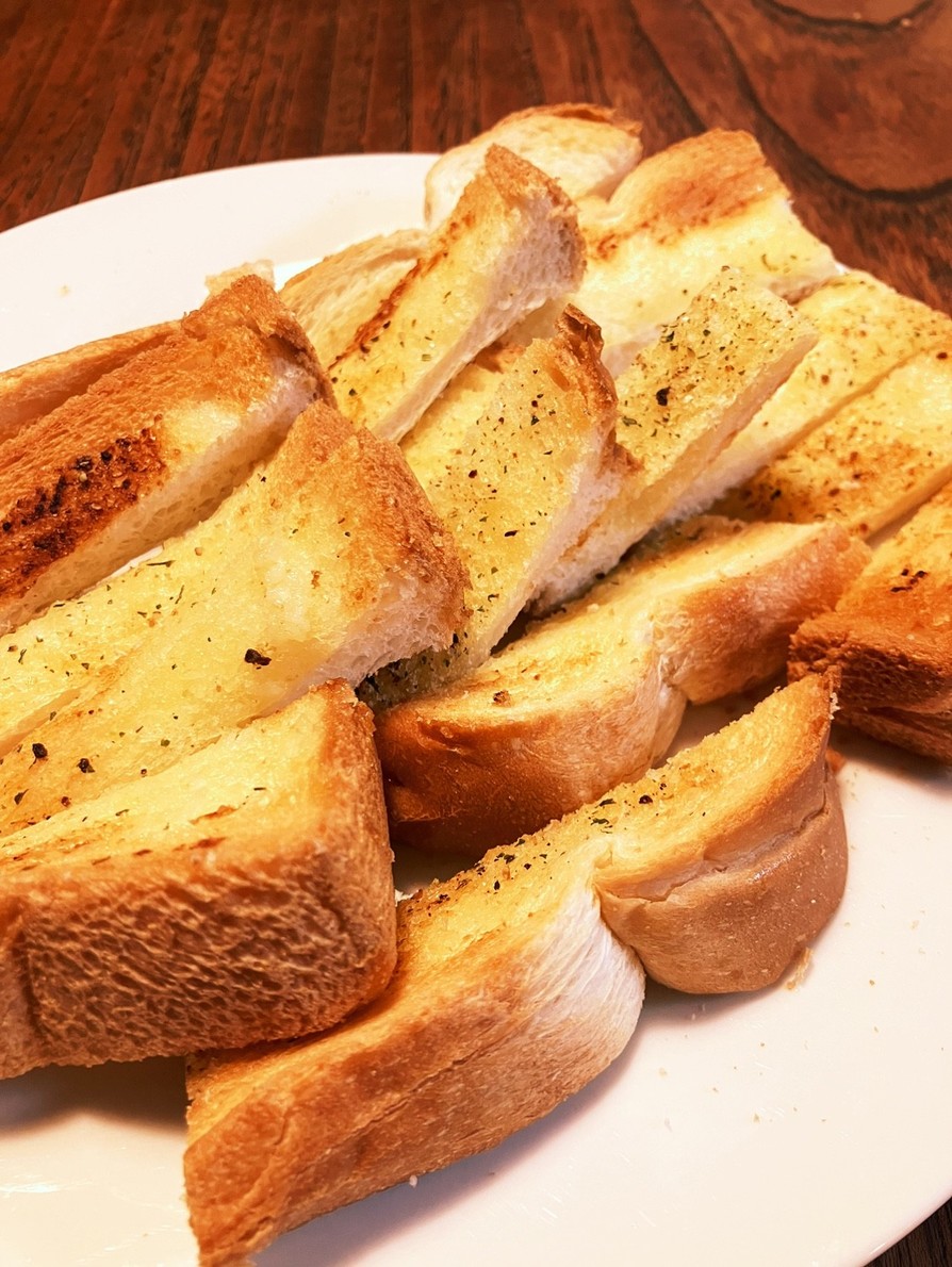 簡単おつまみ食パンでガーリックトーストの画像