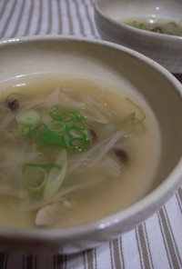 緑豆春雨とネギときのこの中華風スープ