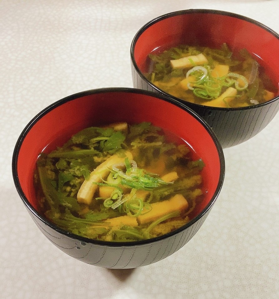 菊菜と油揚げのみそ汁の画像