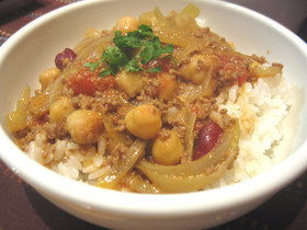 カレーにおいしい豆水煮★挽肉カレー