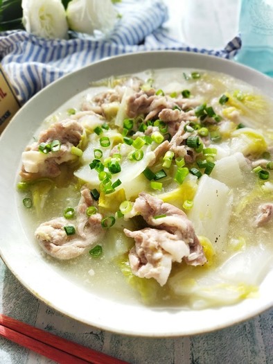 トロうまっ☆白菜と塩麹豚こまの煮物の写真