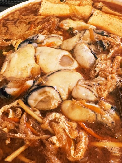 牡蠣鍋(味噌味)の写真