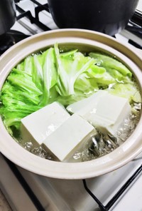 湯豆腐を卓上でカスタマイズ。タレが決め手