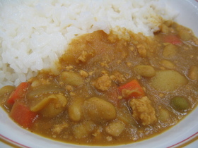 具だくさん豆とひき肉のカレー