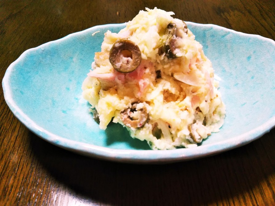 オリーブの塩漬けとハムのポテトサラダの画像