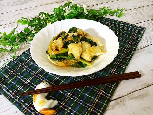 ご飯が進む！小松菜と鶏胸肉のキムチ炒めの画像