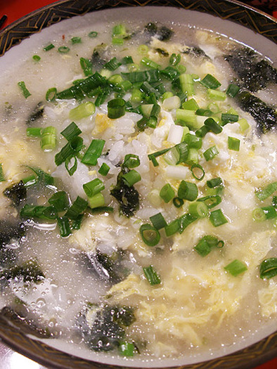 韓国海苔と卵のスープ飯の写真
