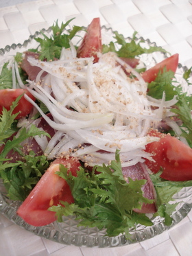 わさび菜と新玉ねぎのお刺身サラダ