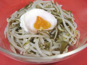 温玉のせて♡もやし+めかぶ