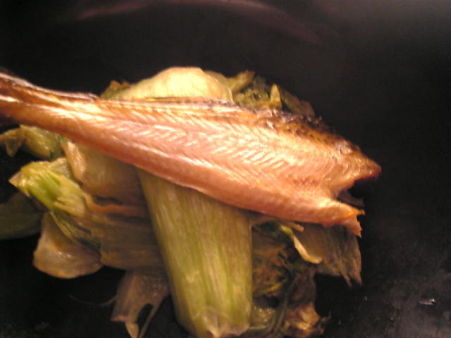 ハタハタの干物と青梗菜のオイマヨ炒めの画像