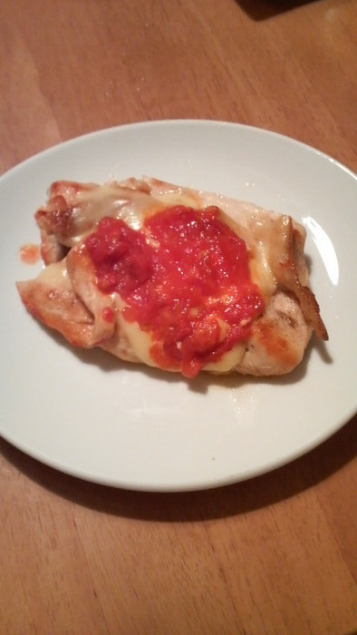 鶏胸肉のチーズトマトソテーの写真