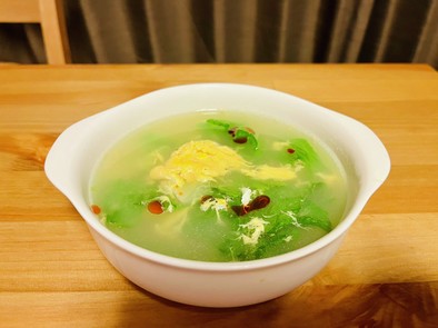 レタスと卵のピリ辛中華スープの写真