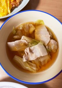 キャベツと豚バラの温まるスープ
