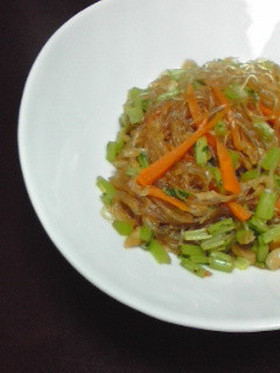 激安!野菜の皮で春雨オイ醤油炒め。