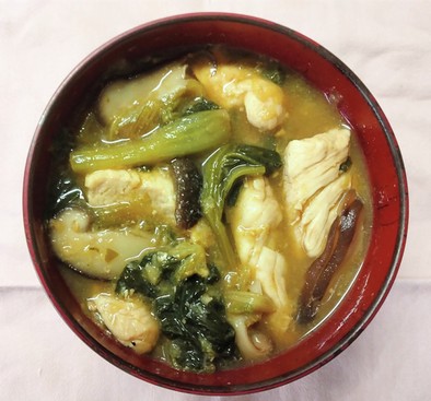 小松菜と 椎茸 鶏ささみの お味噌汁の写真