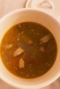 ボーンブロススープ、スペアリブと根菜で