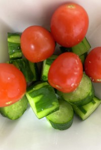簡単きゅうりとトマトのサラダ