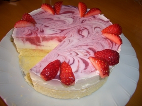 レアチーズケーキ*いちごでマーブル