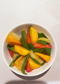 野菜とフルーツのカラフルボウル