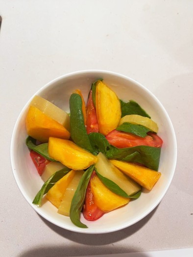 野菜とフルーツのカラフルボウルの写真