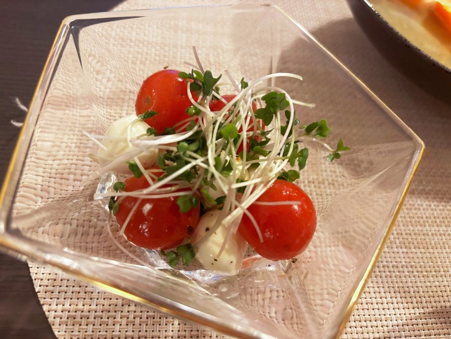 ミニトマトとミニモッツァレラのサラダの画像