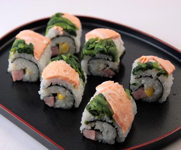 手綱巻き寿司 鮭と三つ葉バージョンの画像