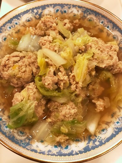王道の鶏団子白菜おかずスープの写真