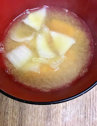 今朝の味噌汁/カボチャと玉ねぎの写真