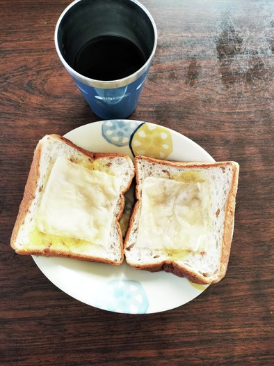 柚子蜂蜜チーズバターライ麦トーストの写真