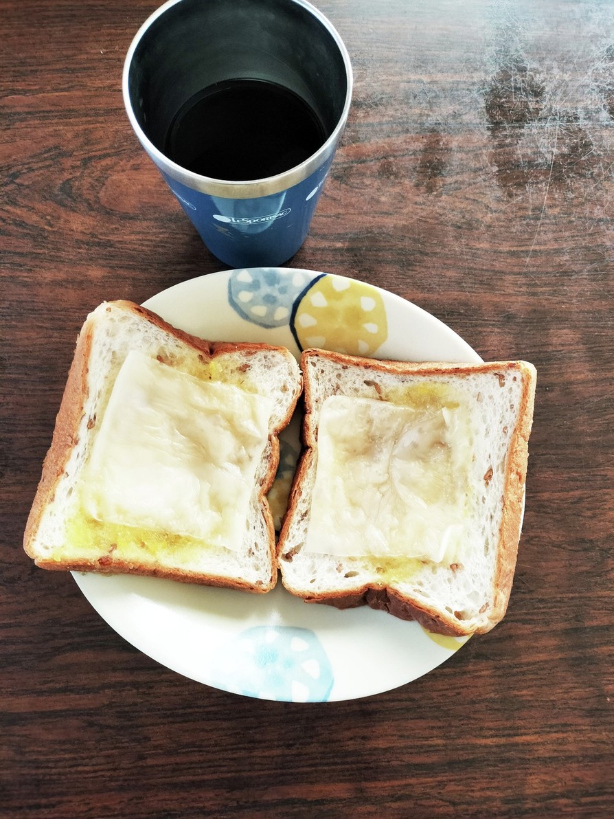 柚子蜂蜜チーズバターライ麦トーストの画像