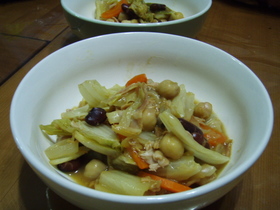 お豆が入った野菜のカレーソテー