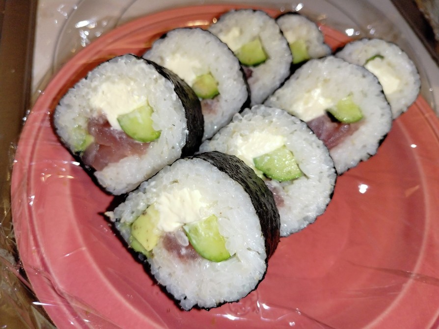 鮪アボカドクリチの巻き寿司の画像