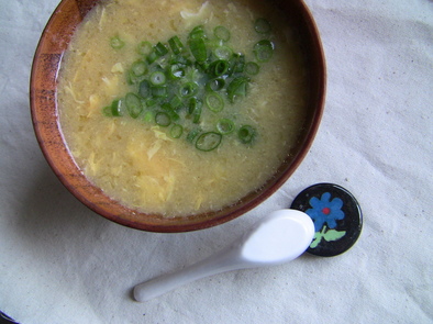 卵とコーンの中華風スープの写真