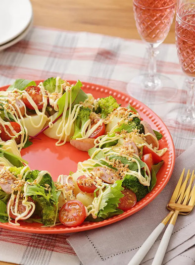 茹で野菜のリースサラダの写真